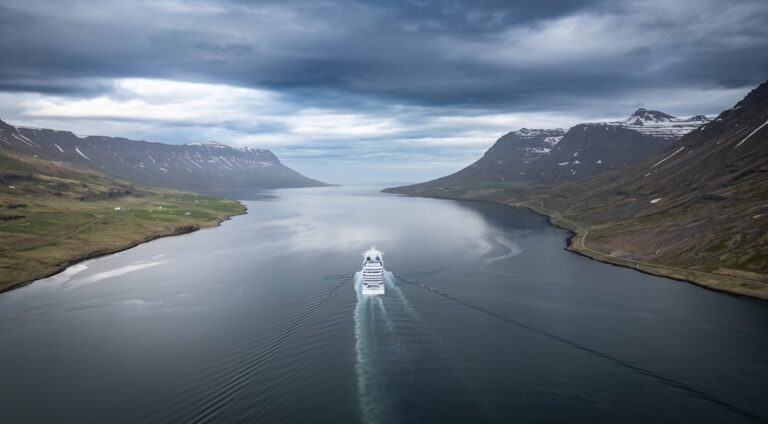 Photo Exploration ship